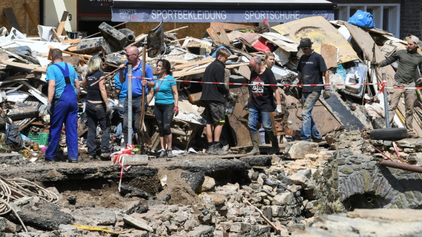 Aufräumarbeiten nach Flut in Bad Münstereifel
