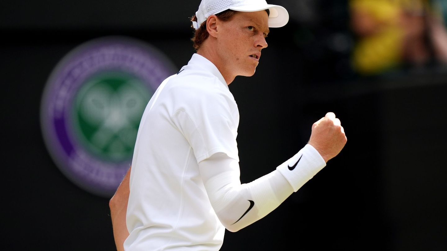 Tennis: With white armling: strong siner in the Wimbledon semi-final