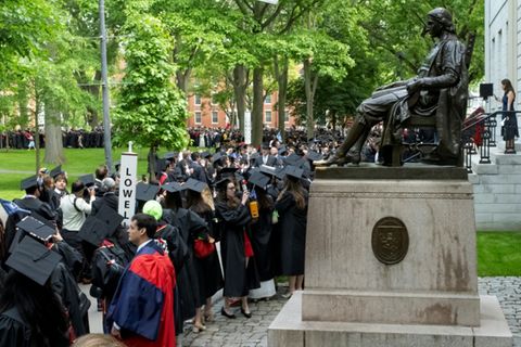 Studentinnen und Studenten in Harvard