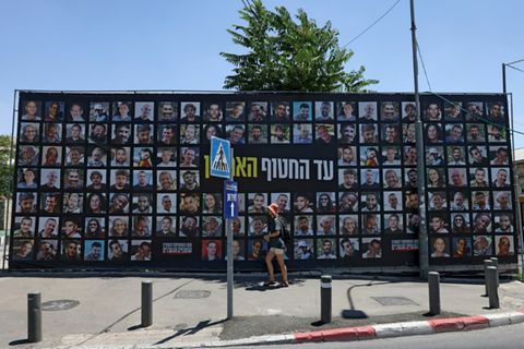 Porträts der israelischen Geiseln in Jerusalem