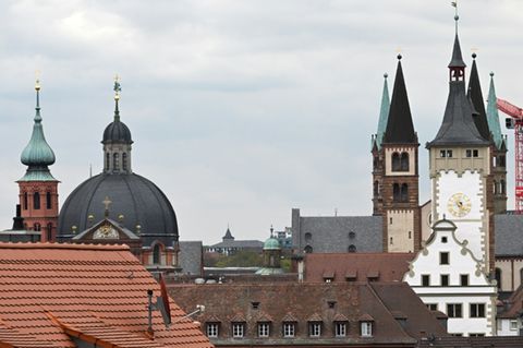 Kirchtürme, hier in Würzburg