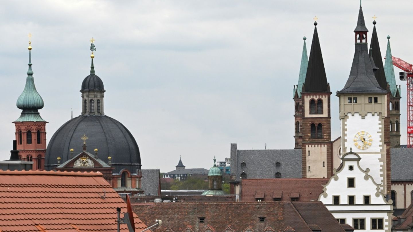 Kirchtürme, hier in Würzburg