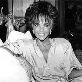 Liz Taylor zu Hause auf ihrem Sofa, 1987