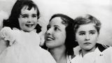 Liz Taylor als Zweijährige, mit ihrer Mutter Sara und ihrem Bruder Howard, 1935 in Hollywood
