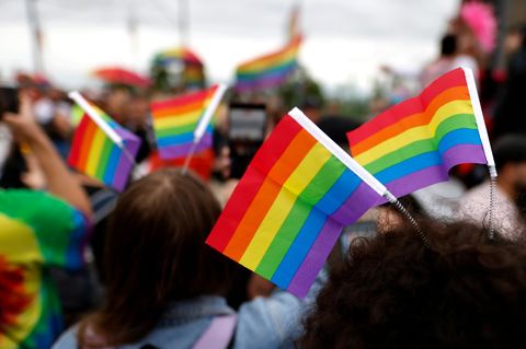 Regenbogenflaggen auf dem CSD in Köln