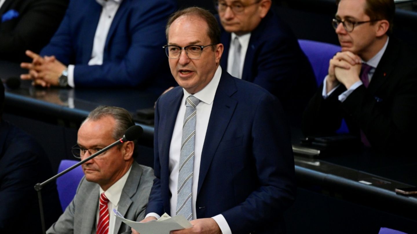 Innenminister Dobrindt im Bundestag
