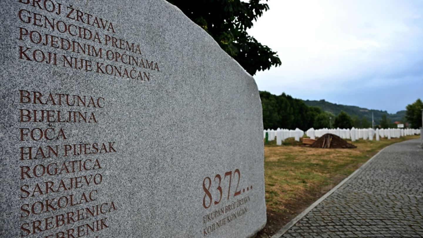 Die Srebrenica-Gedenkstätte in Potocari