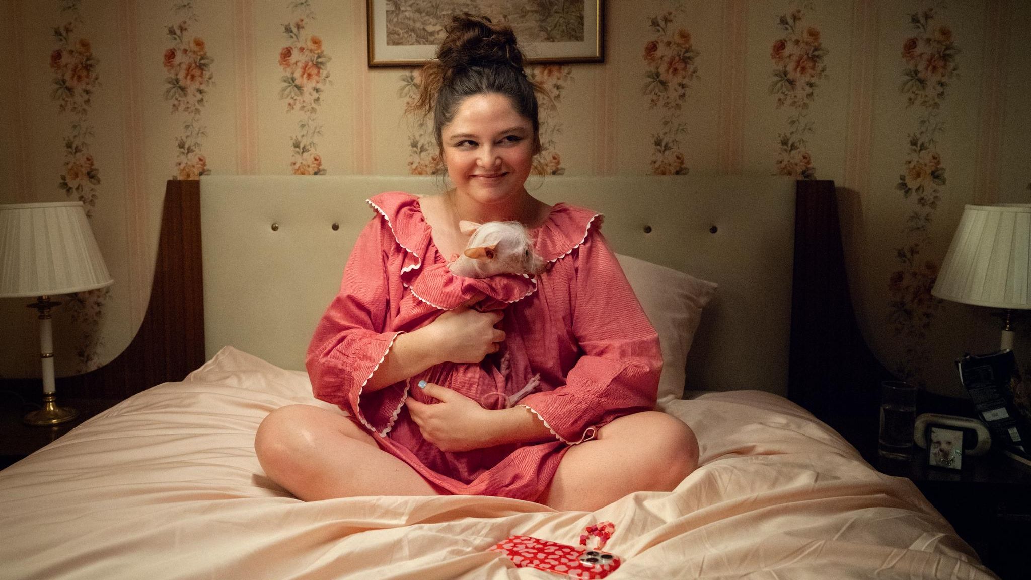 Szene aus der neuen Serie von Lena Dunham, "Too much"