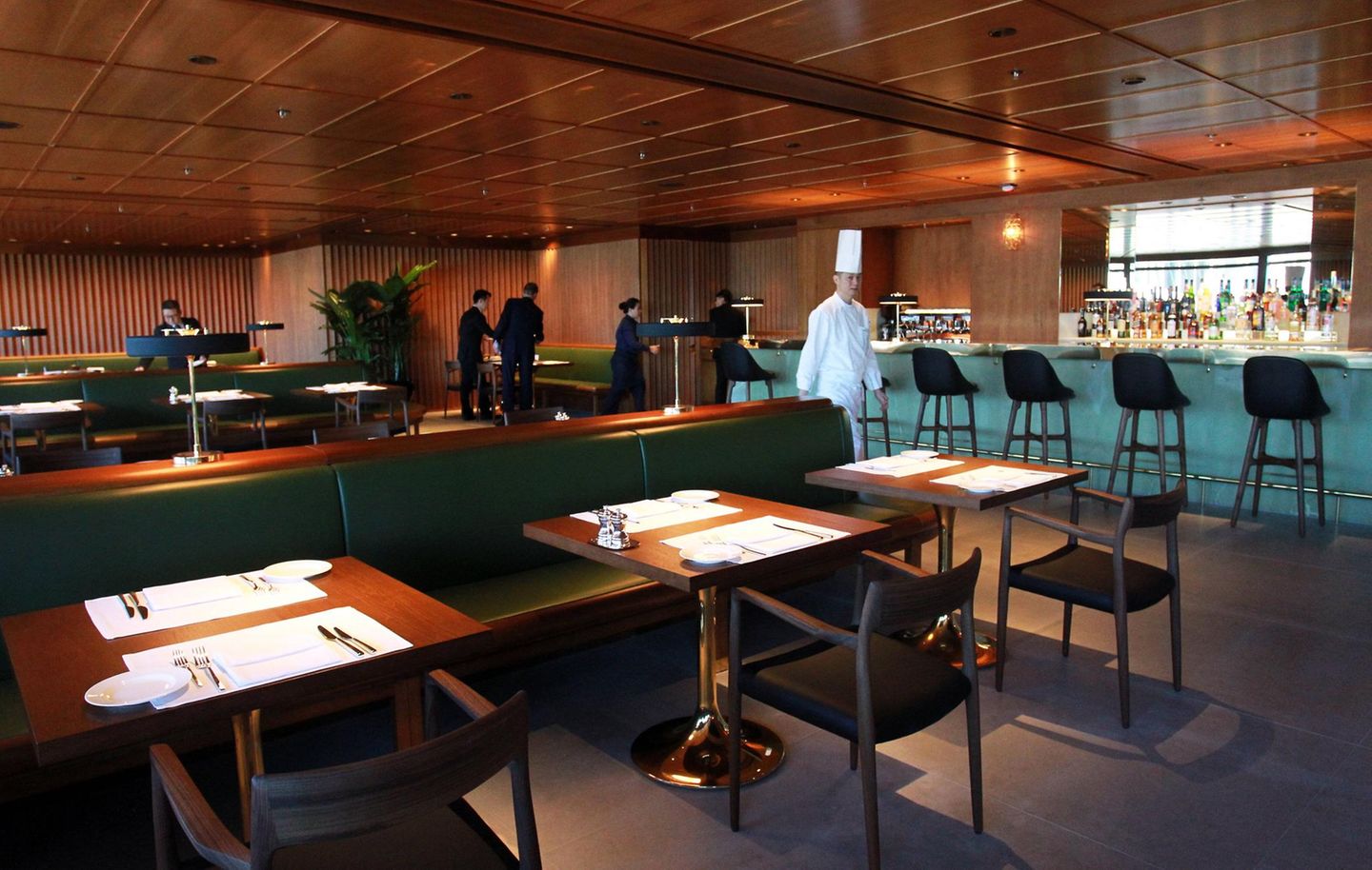 Cathay Pacific First Class Lounge in Hongkong