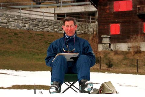 König Charles, damals noch Prinz, flüchtet seit seiner Schulzeit am schottischen Eliteinternat Gordonstoun in die Malerei – wie hier 1996 beim Skiurlaub in Klosters in der Schweiz