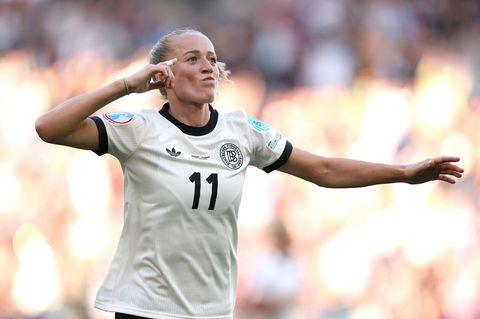 DFB-Stürmerin Lea Schüller jubelt nach einem Treffer bei der Frauen-EM