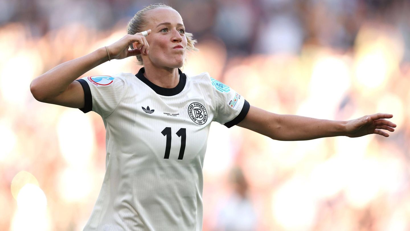 DFB-Stürmerin Lea Schüller jubelt nach einem Treffer bei der Frauen-EM