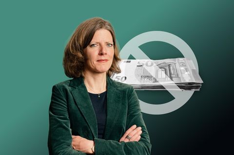Nadine Oberhuber, dahinter Illustration zu Banken und Prämiensparverträgen