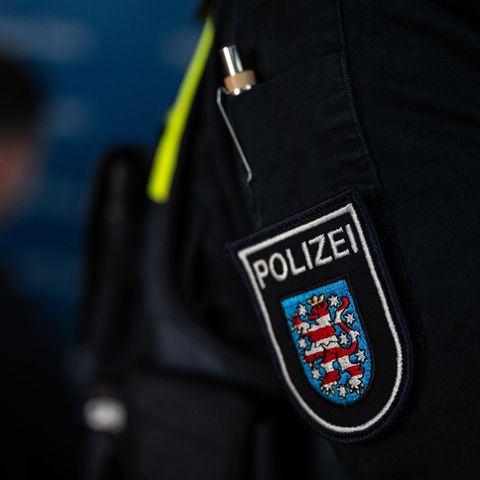 Blick auf ein Wappen der Polizei Thüringen
