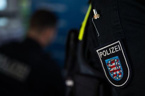 Blick auf ein Wappen der Polizei Thüringen