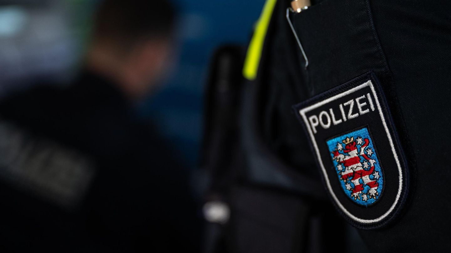 Blick auf ein Wappen der Polizei Thüringen