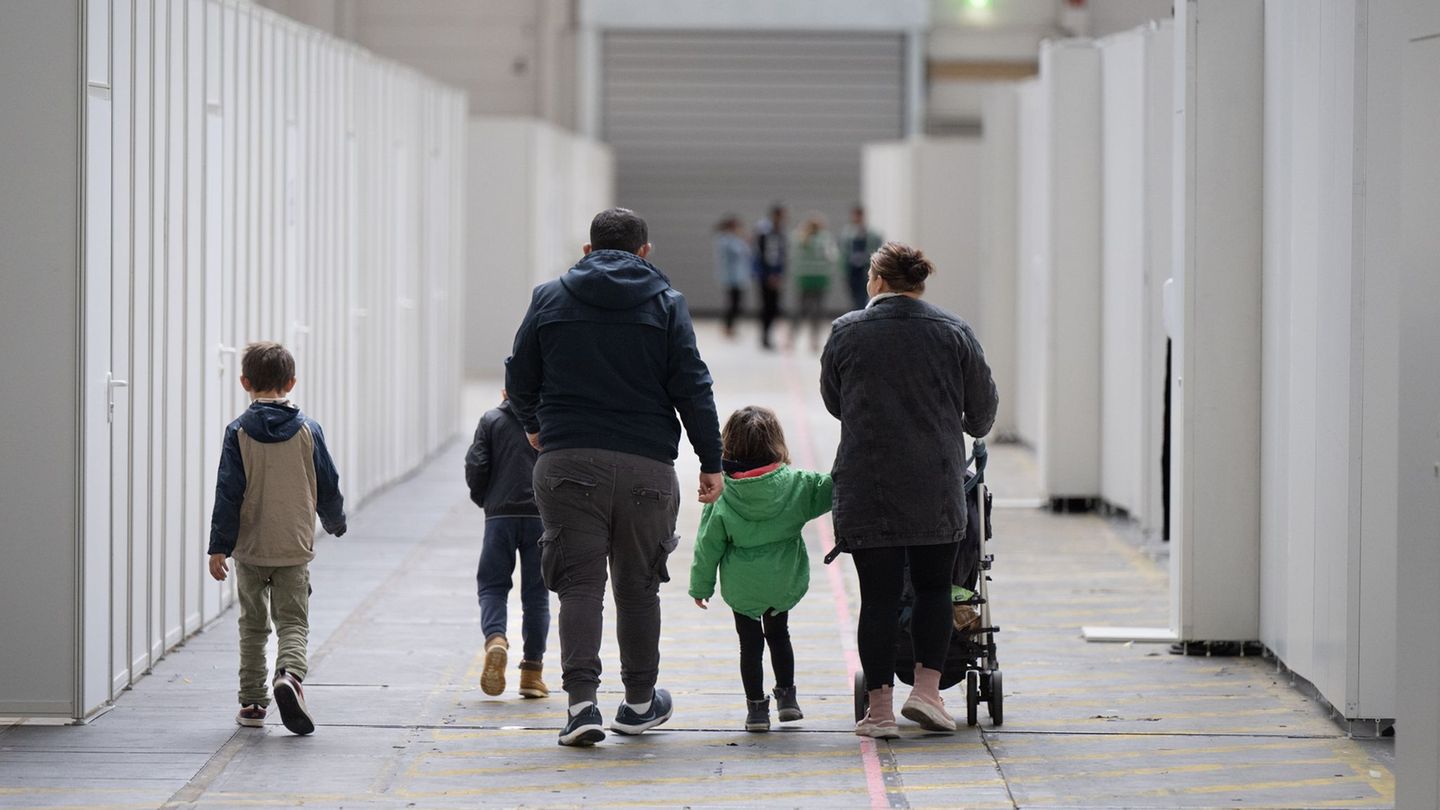 Migration policy: Federal Council advocates suspension of family reunification