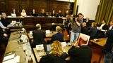 Hochsicherheitssaal 237 des Hamburger Landgerichts ist voller Leute