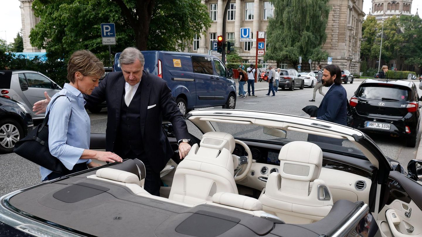 Christina Block steigt ins Cabrio