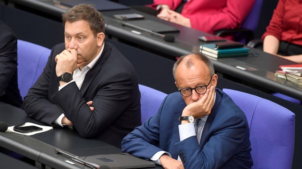 SPD-Chef Klingbeil und Kanzler Merz (r.) Steuer SPD-Chef Klingbeil und Kanzler Merz (r.) Steuer