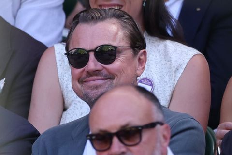In Wimbledon kann Leonardo DiCaprio auch ohne Baseballcap breit grinsen.