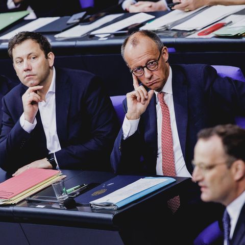 Vice Chancellor and SPD-Co-chief Lars Klingbeil, Chancellor Friedrich Merz and Union faction leader Jens Spahn (both CDU, VL)