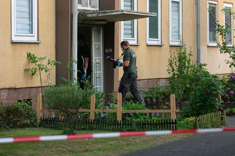 Noch am Samstag war die Polizei mit der Spurtensicherung in Dormagen beschäftigt