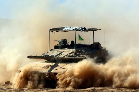 Ein israelischer Panzer an der Grenze zum Gazastreifen