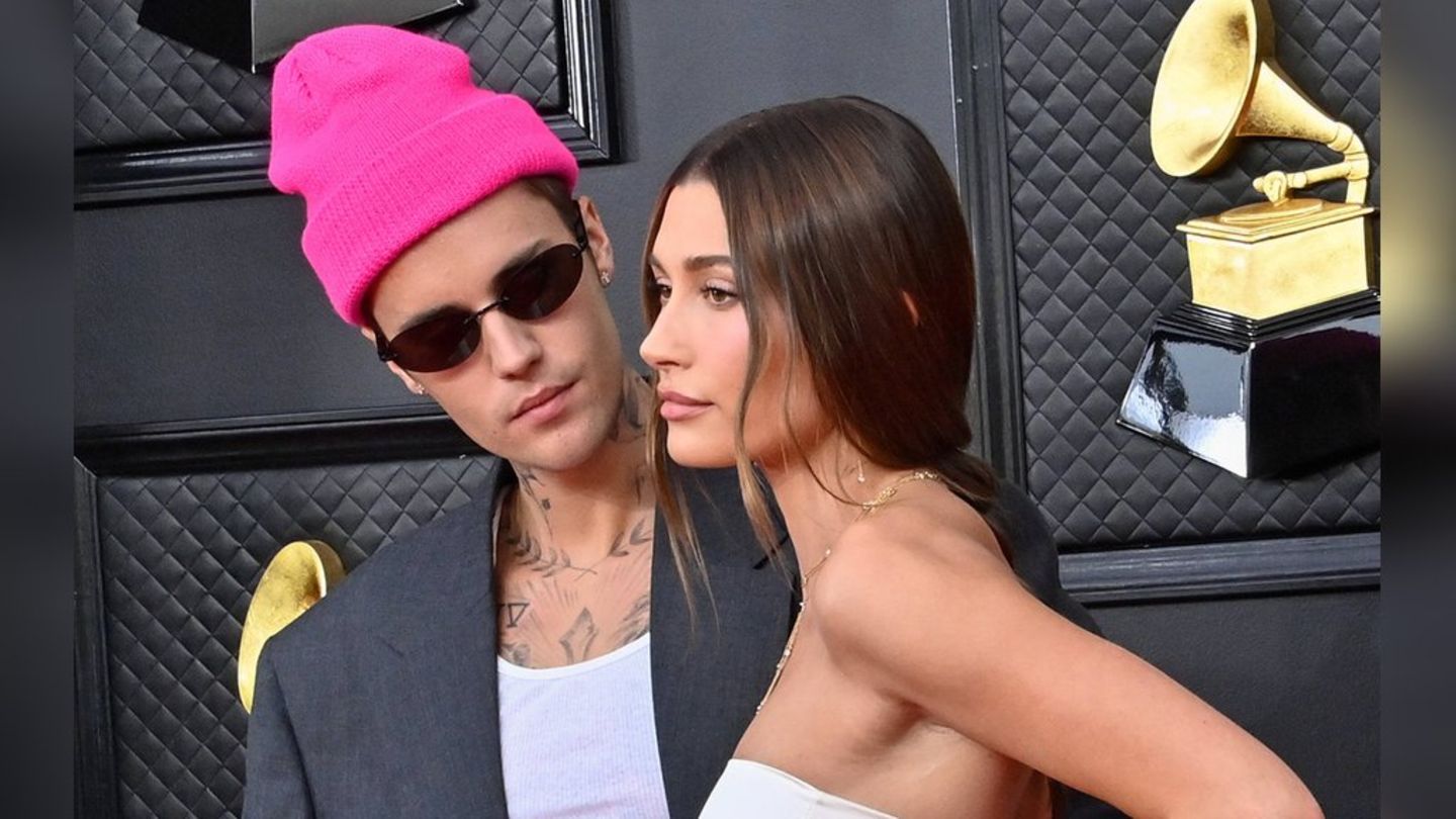 Justin Bieber: Pop star raves about wife in Bikini