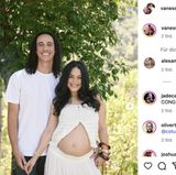 Schauspielerin Vanessa Hudgens, 36, und Baseballspieler Cole Tucker, 29, erwarten wieder Familienzuwachs. In einem gemeinsamen Instagram-Posting zeigen die beiden auf einem Bild strahlend auf Hudgens deutlich sichtbaren Babybauch. Dazu schreibt die «High School Musical»-Darstellerin den kurzen, aber freudigen Text: "Round two!!!!" Zahlreiche Fans und Prominente gratulierten in den Kommentaren, darunter Fernsehmoderator Mario Lopez und Moderatorin Cat Deeley. Schauspielkollegin Alexandra Shipp reagierte mit roten Herz-Emojis. Hudgens und Tucker hatten im Dezember 2023 in Tulum an der mexikanischen Karibikküste geheiratet. Im Juli  2024 wurden sie Eltern ihres ersten Kindes.