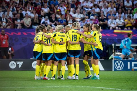 Das schwedische Team beim Jubel über das 3:1