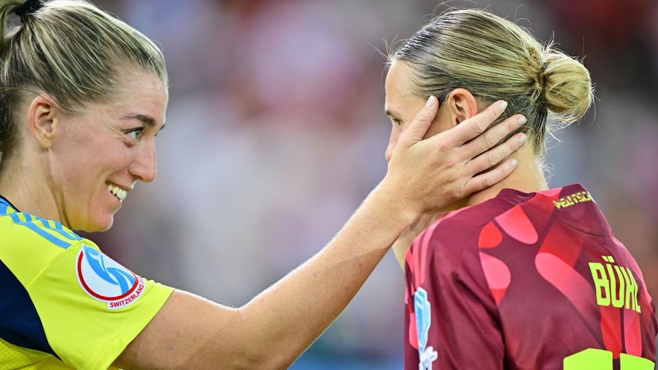 Sweden's Linda Sembrant (L) consoles Germany's Klara Bühl.