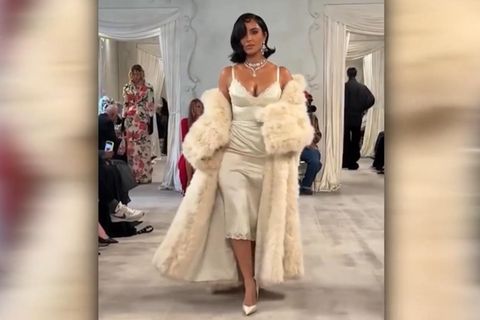 Spott nach Fashion-Show: Kim Kardashian sorgt mit Laufsteg-Auftritt für Gelächter