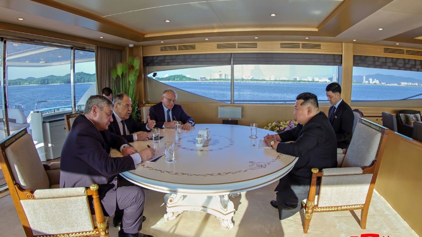 Auf der Yacht zu Gast Auf der Yacht zu Gast