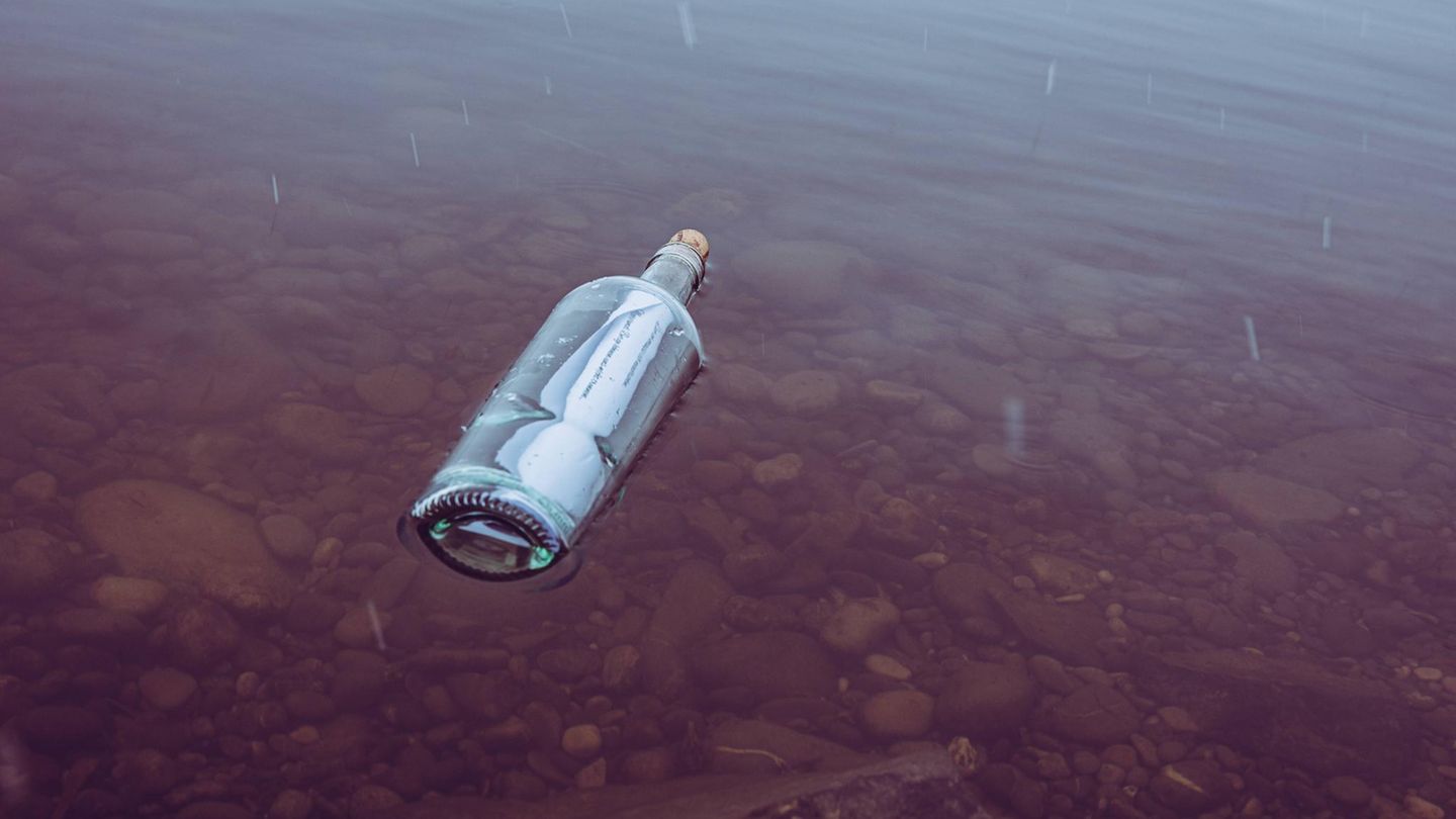Die Flaschenpost schwamm von Kanada bis nach Irland