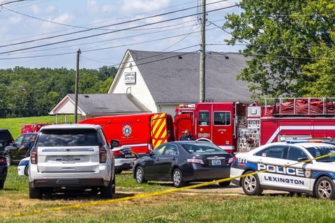 Strafverfolgungsbehörden reagieren nachdem in der Nähe der Richmond Road Baptist Church Schüsse gefallen waren