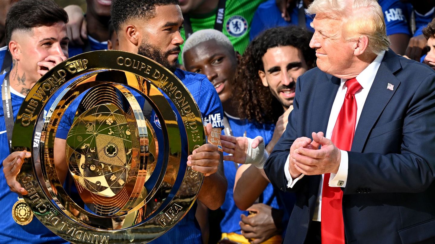 Football: Trump causes irritation on club World Cup winner podium