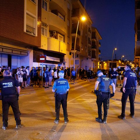 Polizei bei Auseinandersetzungen in der Gemeinde Torre Pacheco in Spaniens autonomer Region Murcia