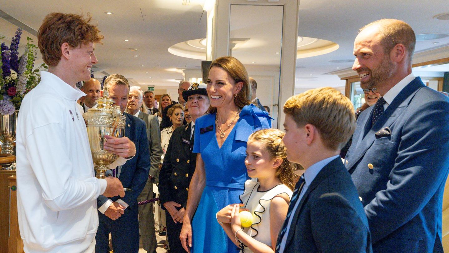 Wimbledon: Kate and William with children at the final