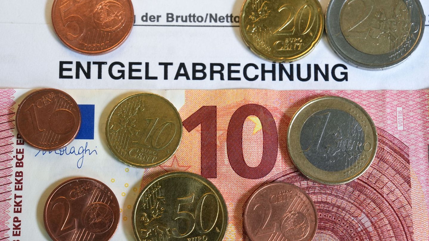Income: New minimum wages in particular help women and East Germans