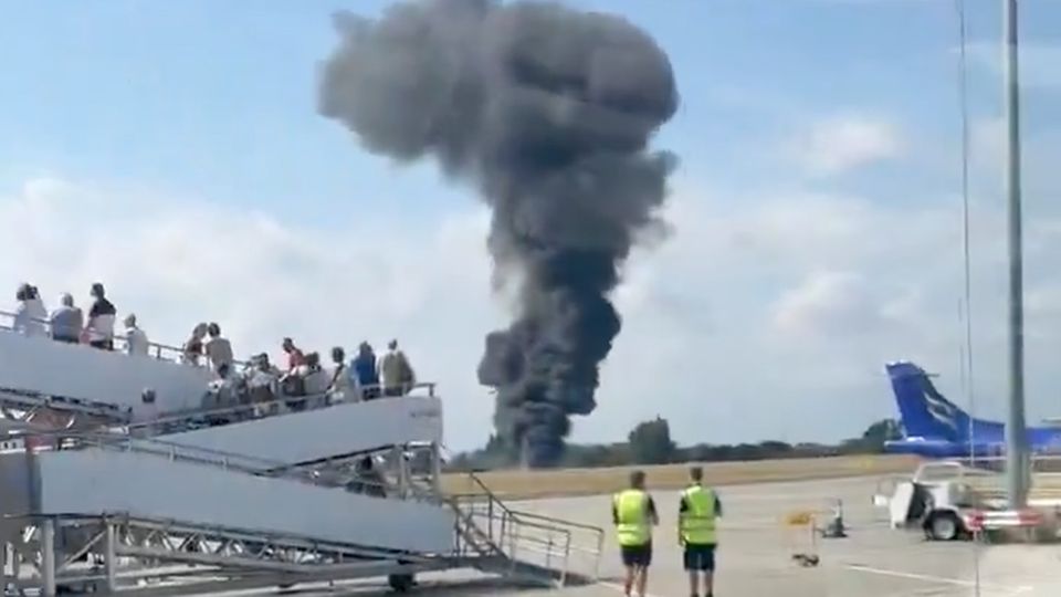 Riesige Rauchwolke über Londoner Flughafen – Kleinflugzeug stürzt nach Start ab