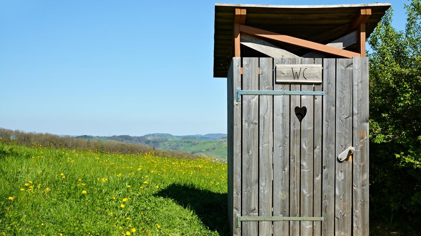 Ein Klohaus in der Schweiz.