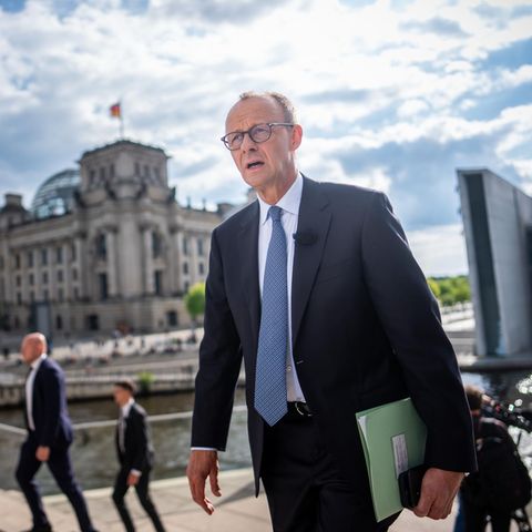 After the failed judge election for Karlsruhe, Chancellor Friedrich Merz (CDU) is emphasized