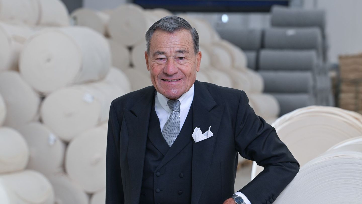 Wolfgang Grupp in a new company video – Follower ask how he is doing