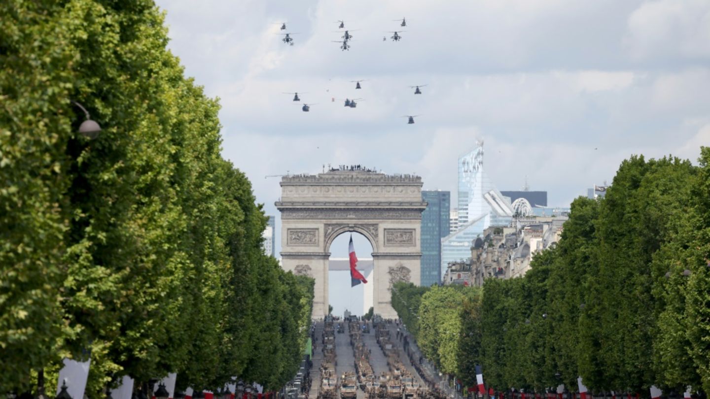 Parade zum Nationalfeiertag in Paris