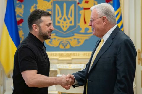 Wolodymyr Selenskyj (links) und Keith Kellogg in Kiew