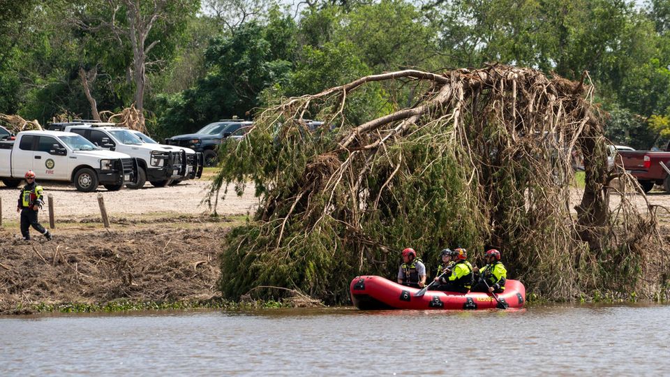 Sucharbeiten unterbrochen: Guadalupe River in Texas erneut über Ufer getreten Überschwemmungen in Texas: Suche unterbrochen