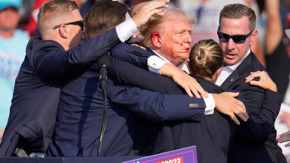 Schüsse mit gravierenden Folgen: Das ungelöste Rätsel um das Trump-Attentat Schüsse mit gravierenden Folgen: Das ungelöste Rätsel um das Trump-Attentat