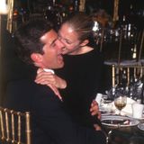 Die Beziehung entwickelte sich schnell zu einer der meistbeachteten Romanzen der 1990er-Jahre