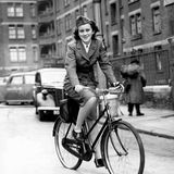 Kathleen selbst stirbt am 13. Mai 1948 bei einem Flugzeugabsturz in der Nähe von Saint-Bauzile, Ardèche, Frankreich, nachdem die Maschine in ein Unwetter geraten war. Die 28-Jährige ist zusammen mit ihrem Lebensgefährten auf dem Weg zu ihrem Vater, um dessen Segen für eine mögliche gemeinsame Zukunft zu erbitten